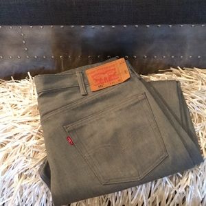 LEVIS~ 501 JEANS SIZE W42 L32
